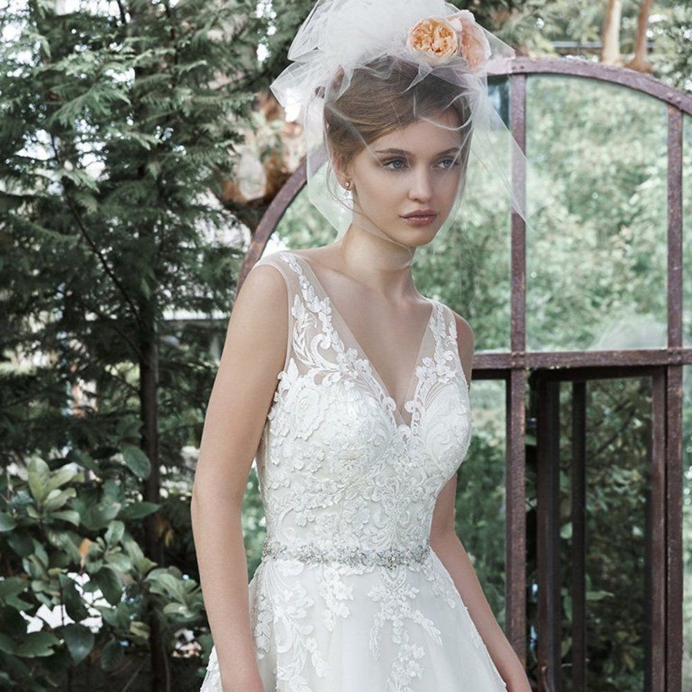 Wedding dress - Picture 5 of 6